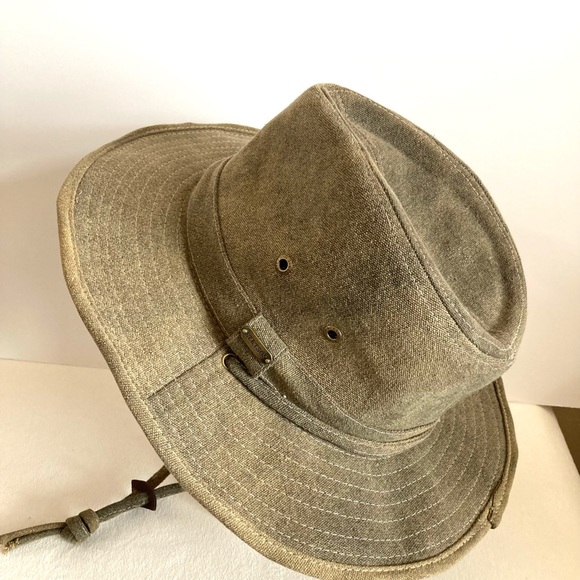 Stetson Other - Stetson Outback hat with chin strap